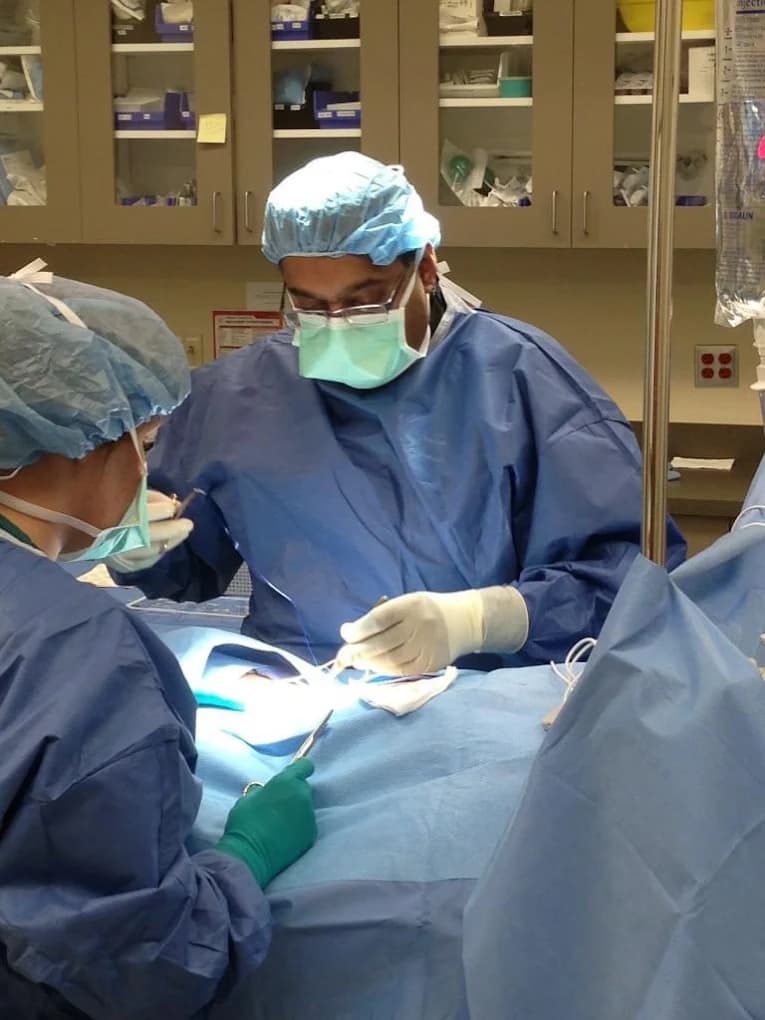 Physician taking time with a patient to build a personalized pain management plan